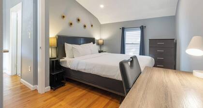 Well Located 3 Bed w/ Free Parking in Kendall Sq