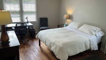 2 bedrooms, iron/ironing board, WiFi