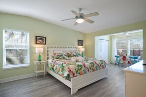 3 bedrooms, desk, iron/ironing board, WiFi - Cardium Dream - Charming Bungalow with Pool, Steps to Beach (Sanibel)