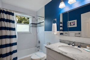 Shower, hair dryer, towels - Cardium Dream - Charming Bungalow with Pool, Steps to Beach (Sanibel)