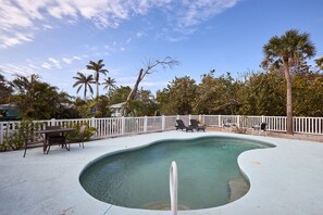 Pool - Cardium Dream - Charming Bungalow with Pool, Steps to Beach (Sanibel)