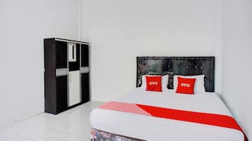 Standard Double Room | Laptop workspace, bed sheets