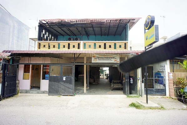 Vista frontal de la propiedad
