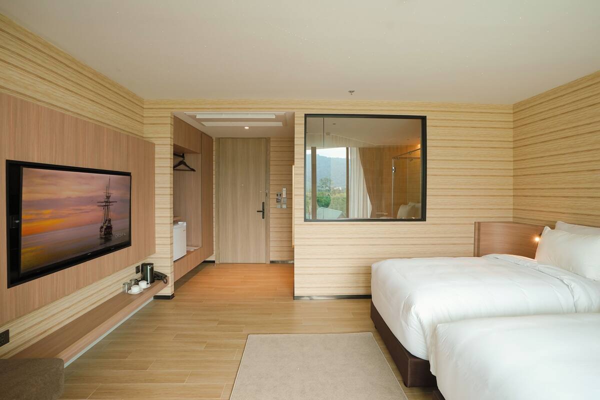 Deluxe Twin Room, Balcony, Village View | 埃及棉床單、高級寢具、特厚豪華床墊、迷你吧