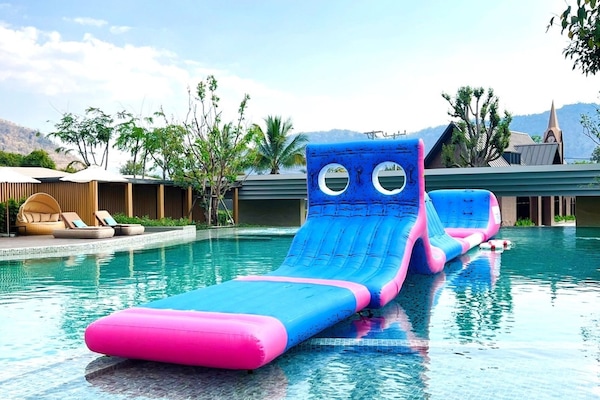 Outdoor pool, pool umbrellas, sun loungers