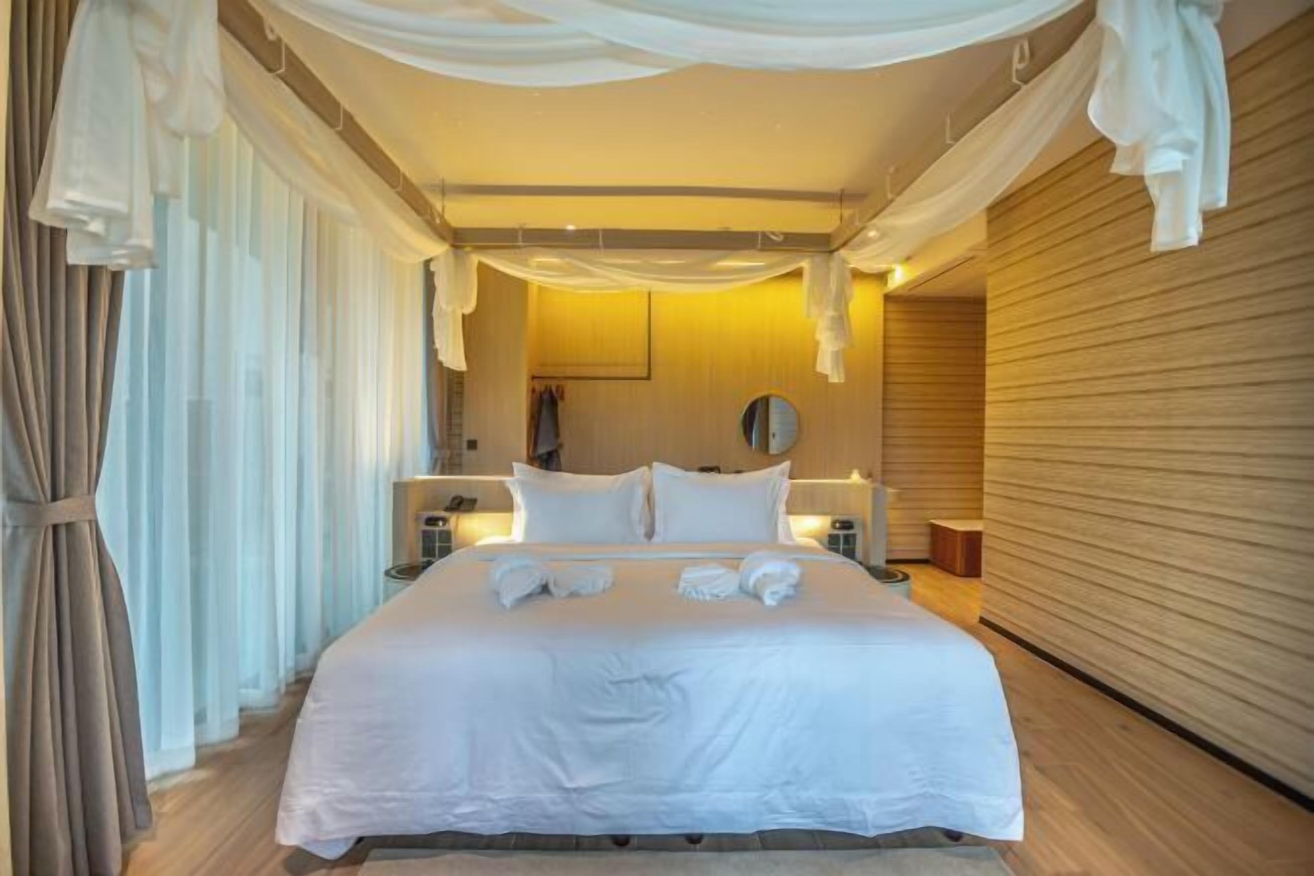 Egyptian cotton sheets, premium bedding, pillow-top beds, minibar