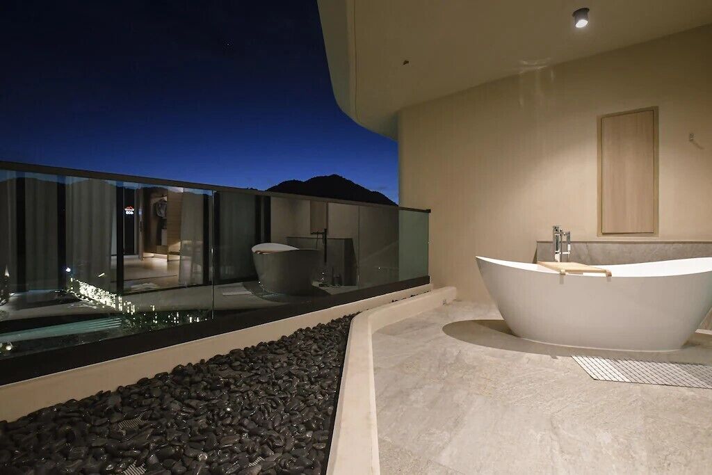 Egyptian cotton sheets, premium bedding, pillow-top beds, minibar