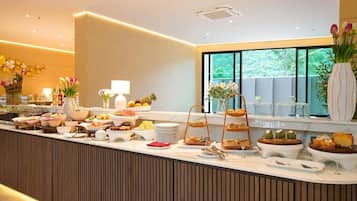 Daily buffet breakfast (THB 550 per person)