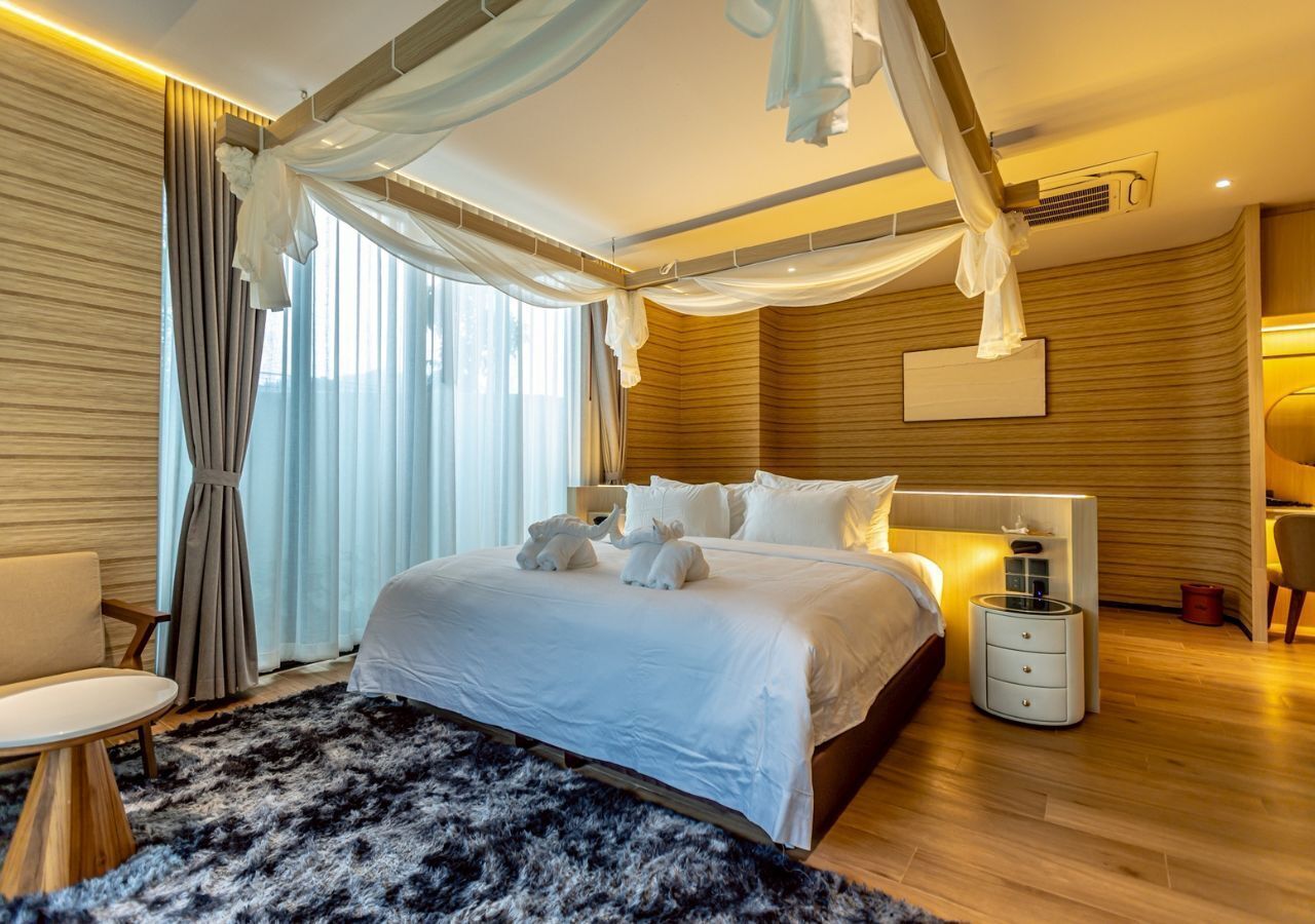 Egyptian cotton sheets, premium bedding, pillow-top beds, minibar