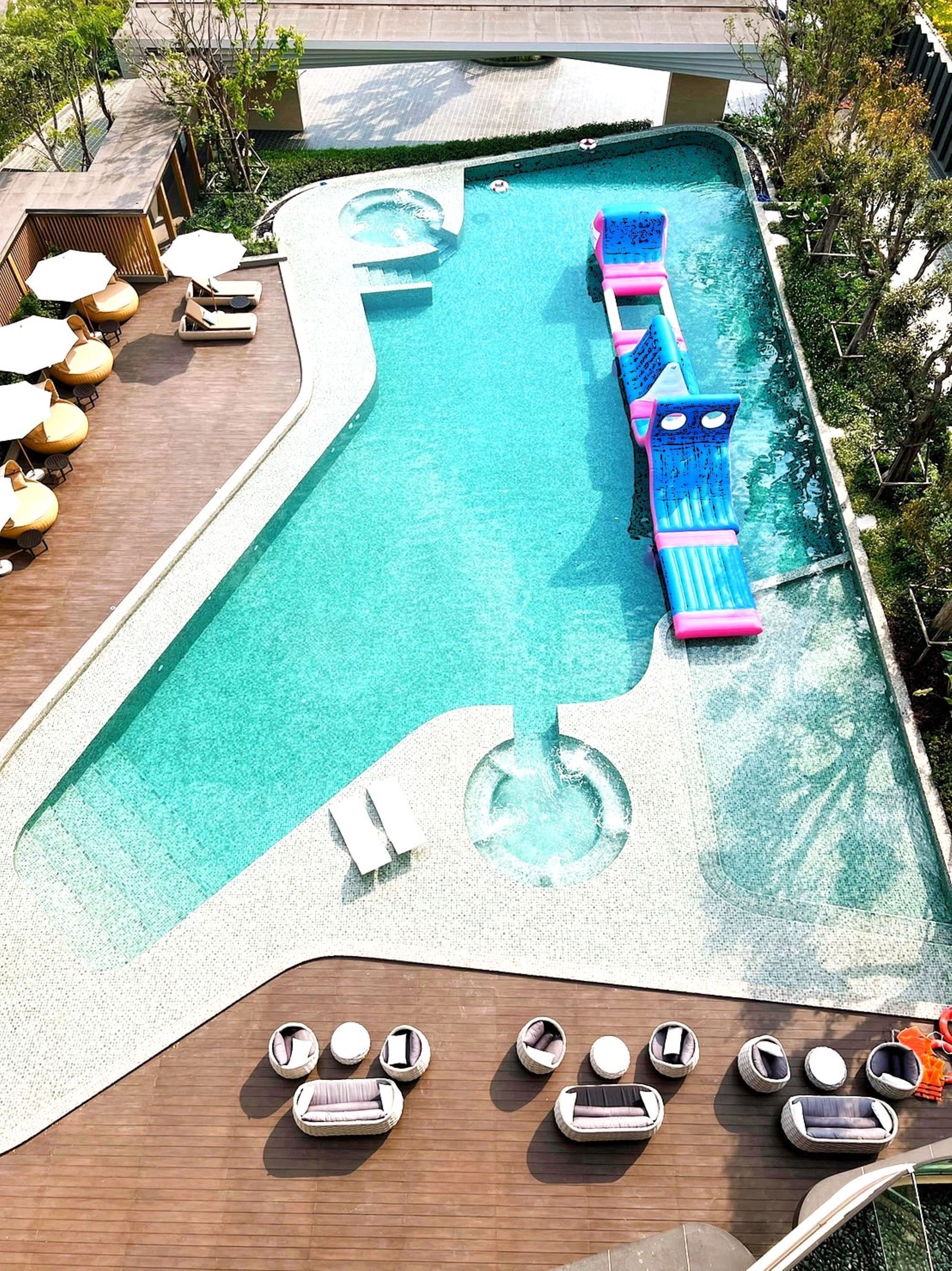Outdoor pool, pool umbrellas, sun loungers