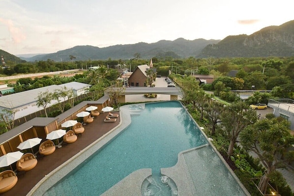 Outdoor spa tub - Viewpoint Khaoyai Hotel (Pak Chong)