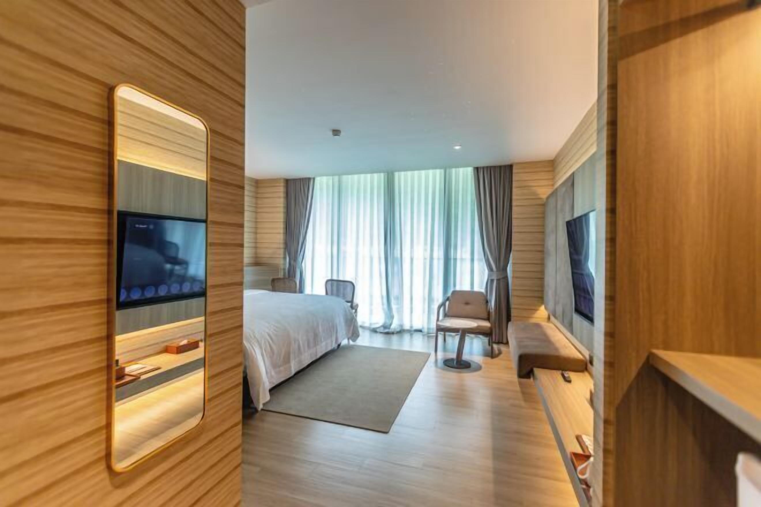 Egyptian cotton sheets, premium bedding, pillow-top beds, minibar