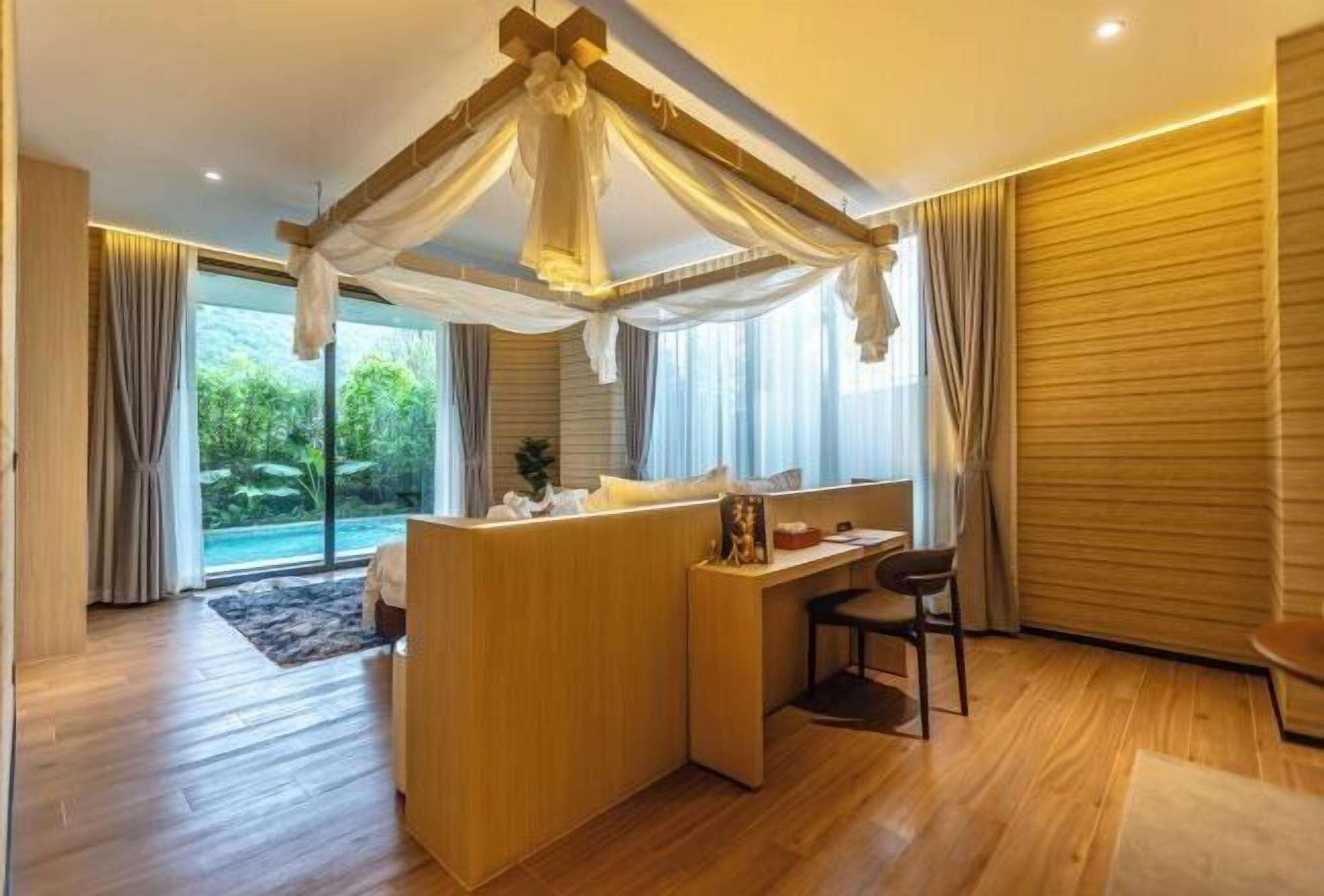 Egyptian cotton sheets, premium bedding, pillow-top beds, minibar