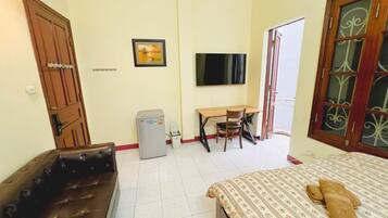 1 bedroom, desk, free WiFi, bed sheets