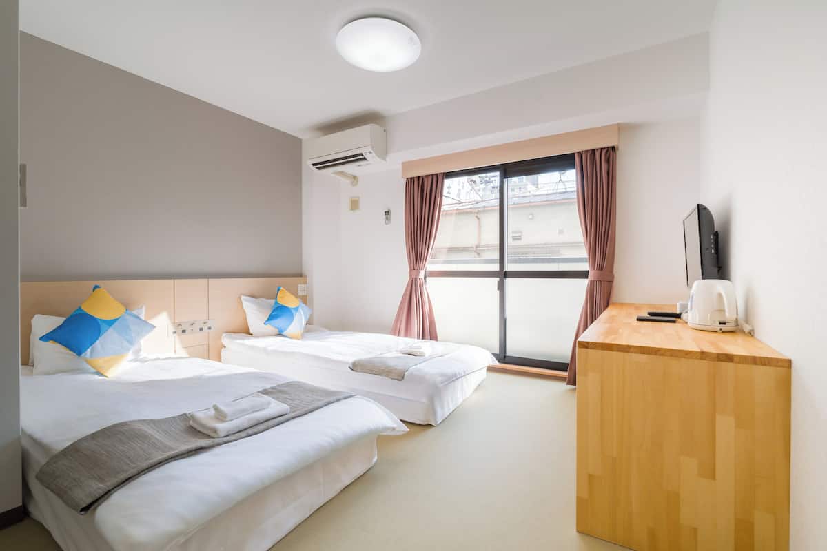 Free WiFi, bed sheets