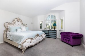 4 habitaciones, escritorio, tabla de planchar con plancha y wifi gratis