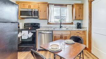 Fridge, microwave, stovetop, dishwasher