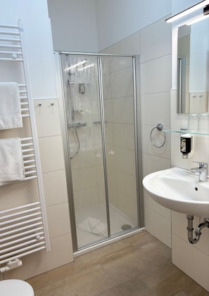 Comfort-Doppelzimmer | Badezimmer