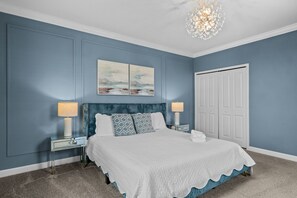 5 Schlafzimmer, Schreibtisch, Bügeleisen/Bügelbrett, Reisekinderbett