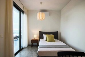 4 habitaciones, tabla de planchar con plancha, internet y ropa de cama 