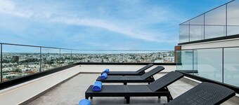 Phaedrus Living Sea View Anna Residence 301