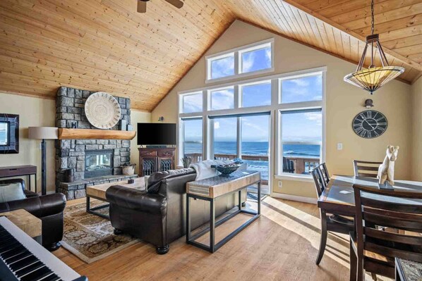 TV connectée, cheminée, lecteur de DVD