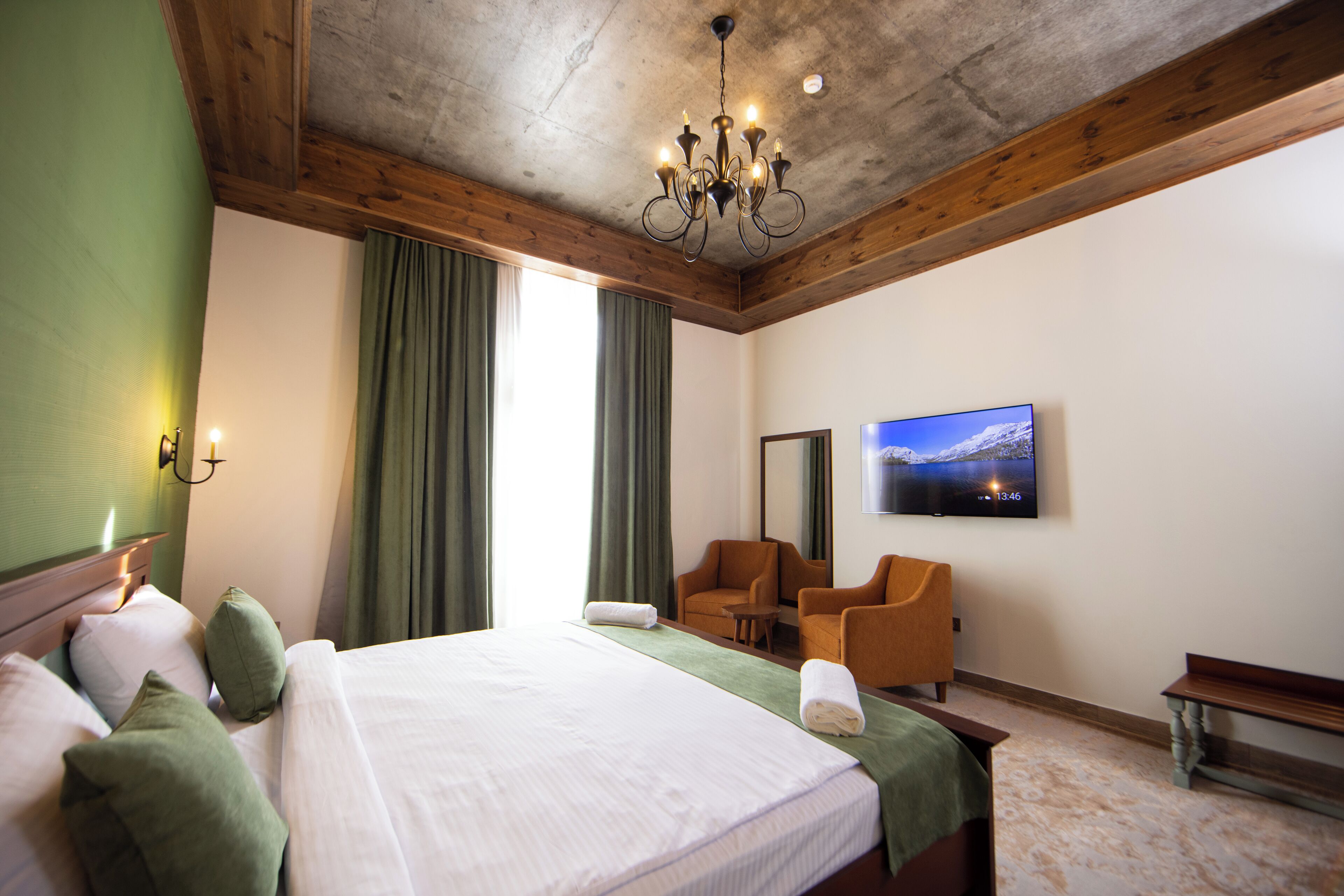 Caja de seguridad en la habitación, cortinas blackout y wifi gratis 