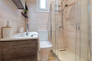 Hair dryer, towels, soap, toilet paper - Tramonto Studio: Ipsos Beach at Your Doorstep (Ypsos)