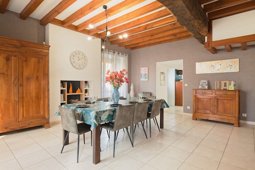 Holiday Home 'Cours Péan' with Private Terrace, Private Garden and Wi-Fi