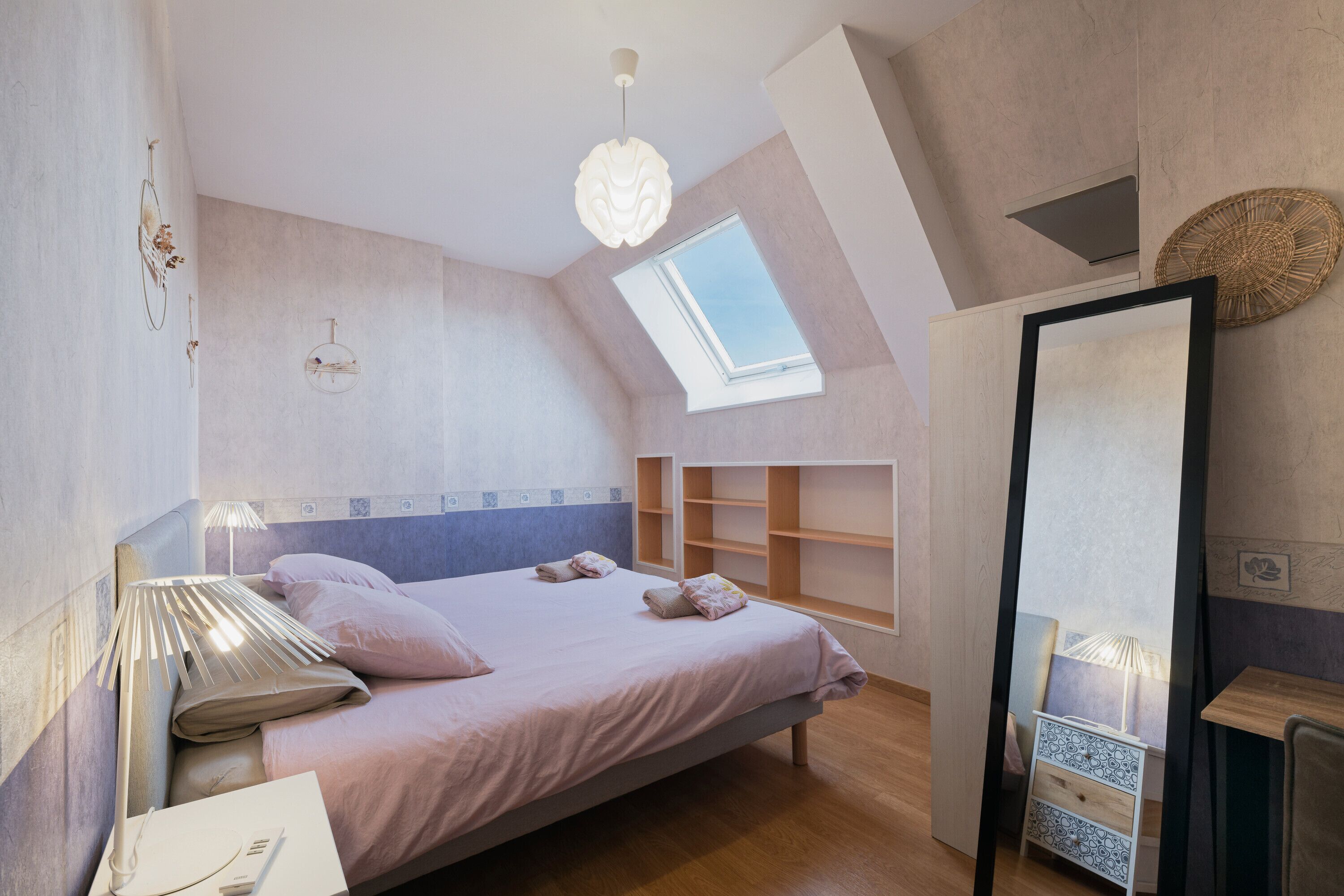 3 slaapkamers, een strijkplank/strijkijzer, gratis wifi, beddengoed