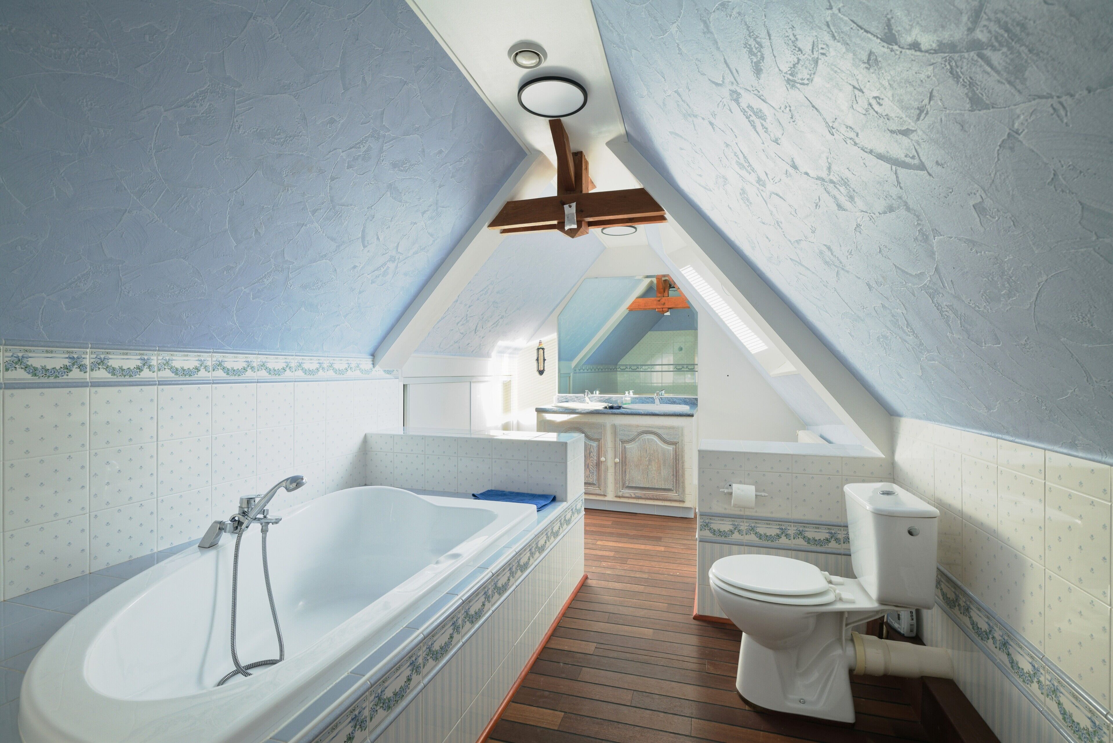 Een douche, een haardroger, handdoeken