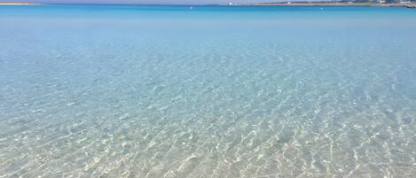 Una spiaggia nelle vicinanze