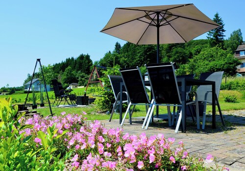 Eifelauszeit - Wohnung Klein mit Garten, haustierfreundlich