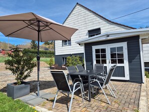 Outdoor dining - Eifelauszeit - Apartment Klein with garden, pet-friendly (Büdesheim)