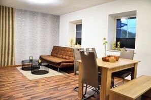 Dining - Eifelauszeit - Apartment Klein with garden, pet-friendly (Büdesheim)