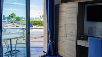 Suite, gedeeltelijk uitzicht op zee | 1 slaapkamer, geluiddichte muren, gratis wifi