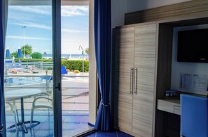 Lakosztály, részleges kilátással a tengerre | 1 hálószoba, hangszigetelés és ingyenes wifi