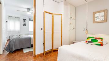 2 bedrooms, iron/ironing board, free WiFi, bed sheets