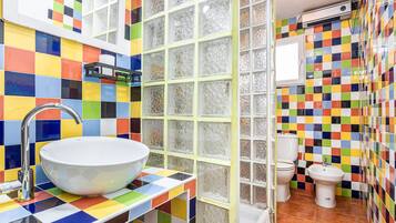 Dusche, Haartrockner, Handtücher