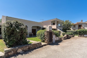 Exterior - Macchia Apartment Seaside, Ac And Bike (Budoni)