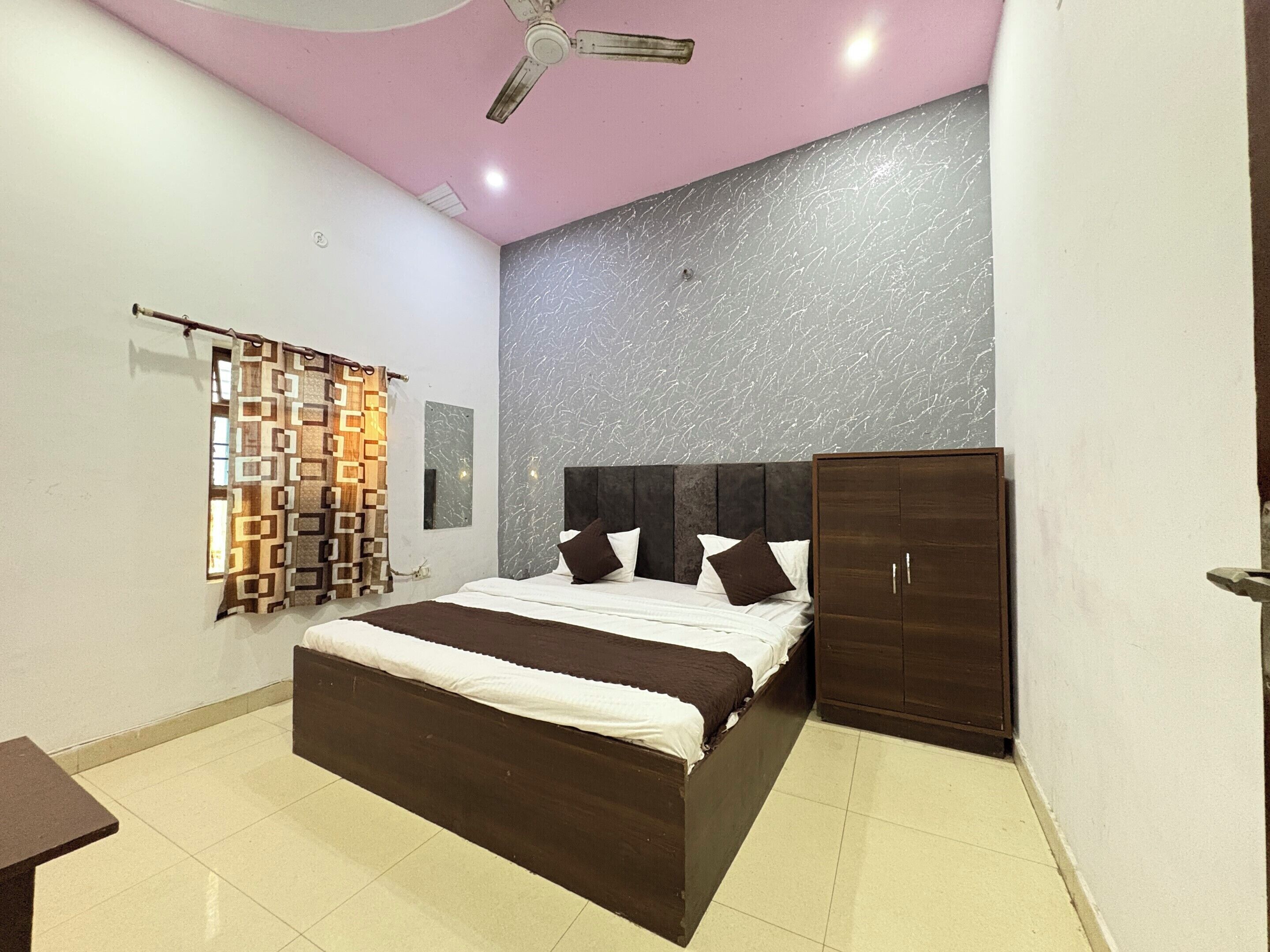 Deluxe Double Room, City View | Extra beds