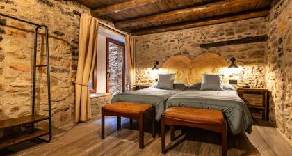 Rural House 'Parreta Estancia El Refugio' with Mountain Views, Private Terrace and Private Garden