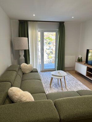 TV - Apartment '202' with Shared Garden, Balcony and Wi-Fi (Brides-les-Bains)