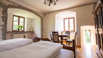 1 chambre, coffres-forts dans les chambres, bureau, Wi-Fi gratuit