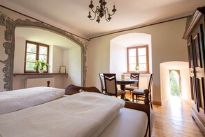 1 chambre, coffres-forts dans les chambres, bureau, Wi-Fi gratuit