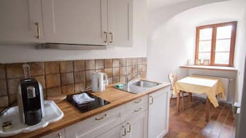 Fridge, stovetop, coffee/tea maker, cookware/dishes/utensils