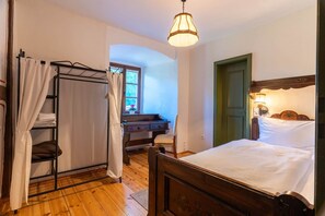 1 bedroom, desk, free WiFi