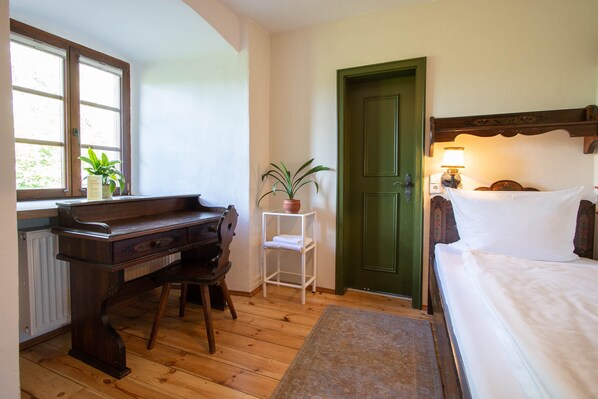 1 bedroom, desk, free WiFi