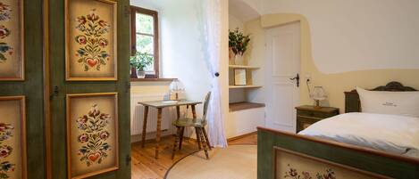 1 soverom, skrivebord, wi-fi (inkludert) og sengetøy