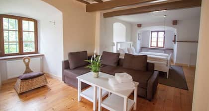 Burgzimmer 2 im EG Ein Platz im Grünen.